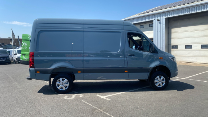 Mercedes-Benz Sprinter 319Cdi L2 Diesel Rwd 3.5t H2 Pro Van 9G-Tronic - Image 9